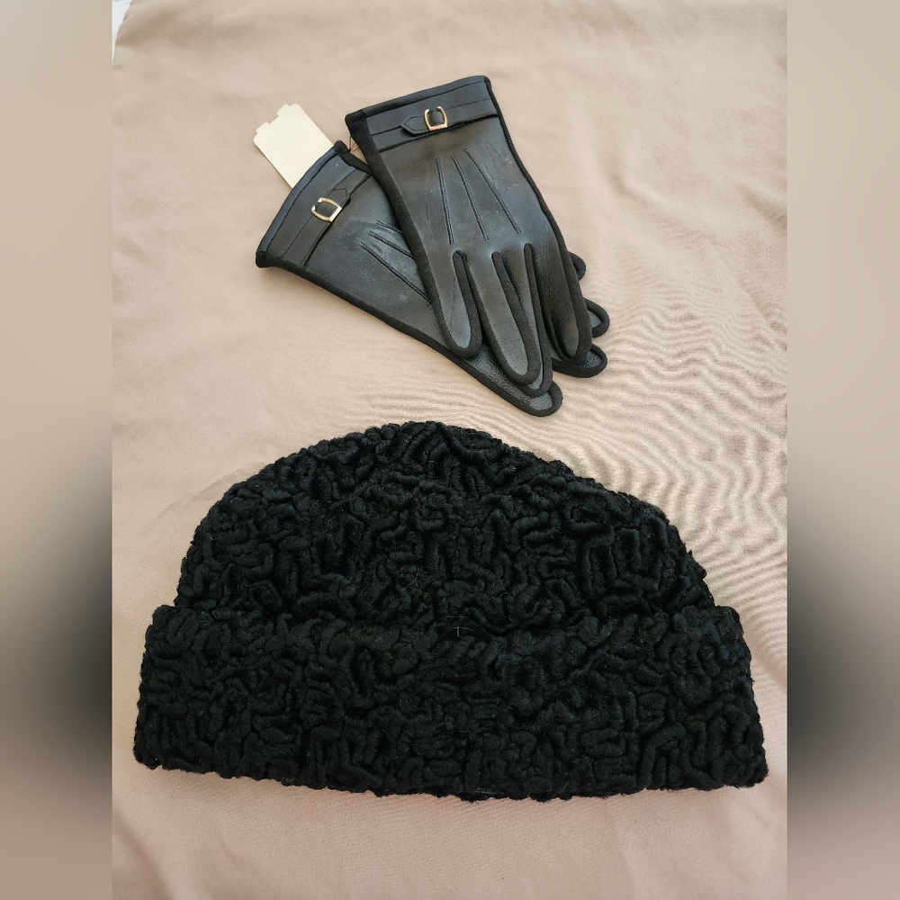 Black Textured Winter Hat and Gloves Set